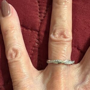 .925 Elegant Silver Twisted Eternity Band Ring Size 6